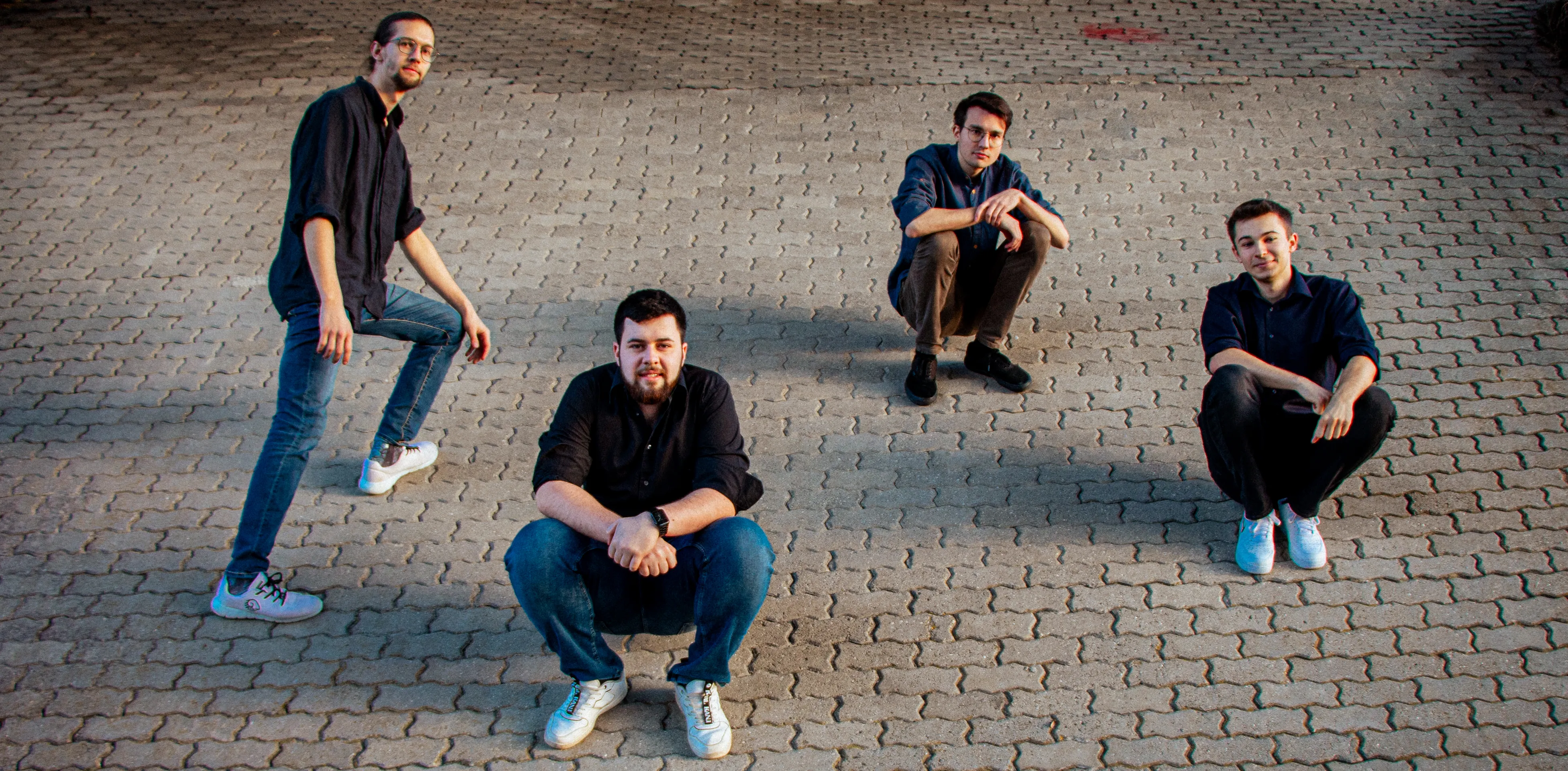 PlusVierDrei Foto – Gruppenfoto Scaled